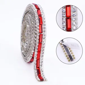 Ruban de strass autocollant rouge cristal diamant bordure DIY accessoires de vêtement décoration.