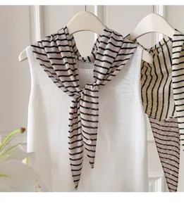 Koreanischer Stil gestreifter Strickschal Top Set, modisches Herbst Winter Accessoire.