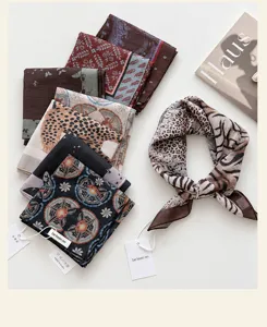 Elegantes Vintage Muster-Seidentuch, modisches Retro-Quadratfuchal für Hemd und Mantel.