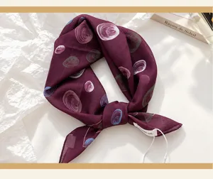 Elegantes, vintage bedrucktes kleines Seidentuch für Damen, stilvolles Halstuch für Mantel.