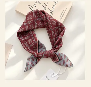 Retro bedrucktes Seidentuch, elegantes florales Halstuch als Accessoire für Hemden, Mäntel.