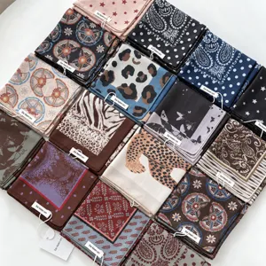 Damen Retro Bedruckter Quadratischer Schal Kleiner Satin-Gefühl Halsschal Polyester Bedruckter Schal Leopardenmuster Paisley Blumen Foulard Für Hemd Mantel