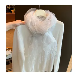 Weisses zweischichtiges Netz-Stofftuch, elegante literarische Schal-Stola fuer Damen.