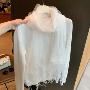 Weisser Strickpullover mit transparentem Netz Schal, koreanischer Stil leichte Fruehling Kleidung.