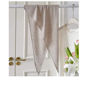 Koreanisches einfarbiges gestricktes Dreiecktuch, warmer Winterschal und eleganter Damenschal.