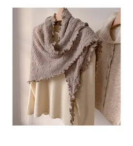 Chal triangular de punto suave con borde ondulado, elegante bufanda de mezcla de lana de invierno.