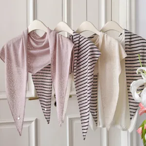 Koreanische Art gestreutes Dreieckstuch Damen Herbst Winter Mode einfarbiger Strickschal