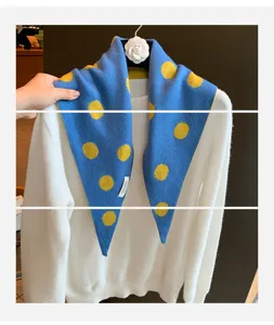 Chic foulard triangulaire en tricot bleu pois jaunes retro accessoire polyvalent neuf