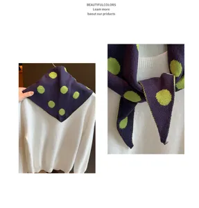 Foulard triangulaire tricoté à pois contrastants pour femmes mode vintage accessoire chic