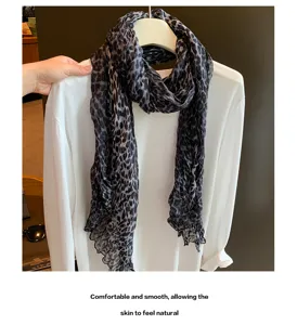Leopardmuster leichter Schal, vintage Plissee-Design für Damen, weiches und glattes Halstuch.