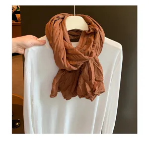 Weicher einfarbiger geknitterter Schal für Damen, für Herbst und Winter Modetuch.