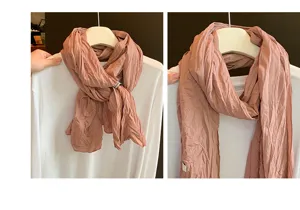 Damen einfarbiger knittriger Schal leicht Mode lässiger Halswickel Detailansicht