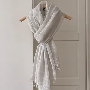 Eleganter einfarbiger, leichter Fransen-Schal fur Damen, weiches, modisches Alltags-Accessoire.