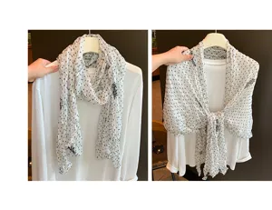 Weißer plissierter langer Schal dünnes Leopardenmuster Halstuch Herbst Accessoire Trend.