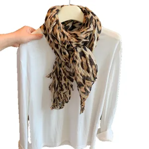 Retro Leo Print gefalteter dünner Seidenschal Damen langer Mode Herbst eleganter Schal Tuch