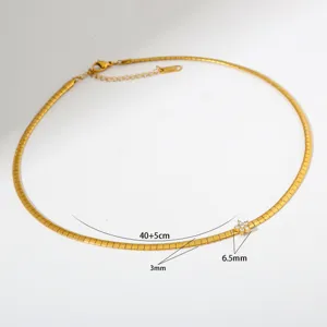 Goldfarbene Edelstahl Flachkette Schlangenkette mit Zirkonia Blüte Anhänger Halskette.