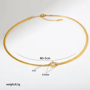 Goldene Edelstahl Schlangenkette Kette mit filigranem Stern Zirkonia Anhänger.