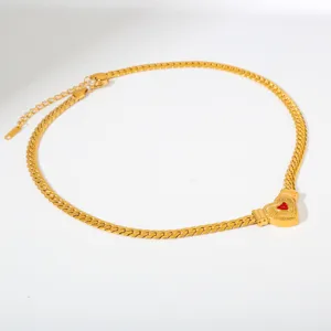 Modische goldene PVD Edelstahl Kubanische Kette Halskette mit rotem Zirkon Herz Anhänger.