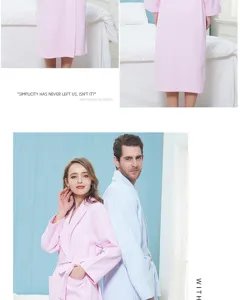 Baumwolle Waffel Pikee Bademantel Detailansicht, weiche rosa blaue Paar Nachtwaesche.