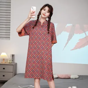 Chemise de nuit en gaze de coton à manches courtes pour femme, robe longue détail.