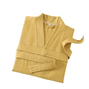 Baumwolle Waffelpiquet Bademantel in Gelb mit Gürtel, bequeme Homewear für Damen und Herren.