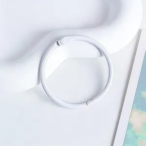 Anneau de reliure en métal blanc pour bricolage DIY et feuilles mobiles, fermeture lisse.