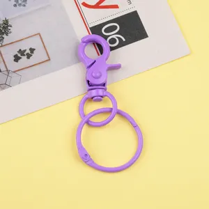 Mousqueton en métal coloré accessoire porte-clés DIY parfait pour les travaux manuels.