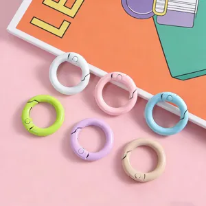 Colorful zinc alloy spring rings, round keychain clasps for DIY handmade accessories.