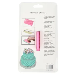Détail de gaufreur en plastique pour fondant avec instructions et poignée pour gâteau.