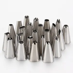 Set di bocchette per sac à poche in acciaio inox per decorare torte, vari ugelli per glassa.