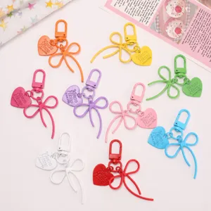 Legering Holle Strik Knoop Met Kleurrijke Liefde Hart Label Sleutelhanger DIY Tas Bedel Schattige Hanger Sleutelring Voor Vrouwen