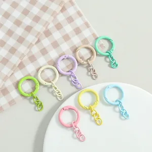 Bunter Federring Schlüsselanhänger mit Kette, farbiges DIY Schmuck Zubehör für Anhänger.