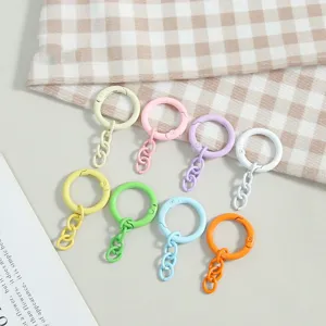 Bunte Federring Schlüsselanhänger Süßigkeiten Farbe Metall Karabiner Schmuck Zubehör.