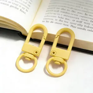 33mm yellow metal U-shaped clasp keychain DIY craft accessories material detail view