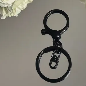 Schwarzes Metall Schlüsselanhänger Zubehör Set, Karabiner und Ringe für DIY Taschen.