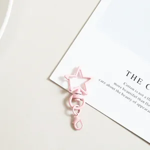 Porte-clés étoile rose mousqueton accessoire DIY en métal pendentif poupée en peluche