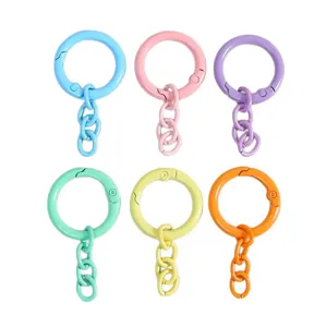 Bunte Federring-Schlüsselanhänger mit viergliedrigen Ketten, ideal für DIY-Schmuck und Taschen.