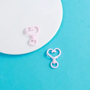 Mousquetons en alliage en forme de cœur rose pour la fabrication de bijoux DIY.