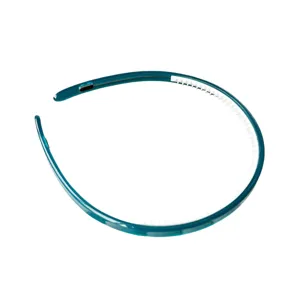 Cerchietto sottile in plastica verde scuro con denti interni, accessorio elegante.