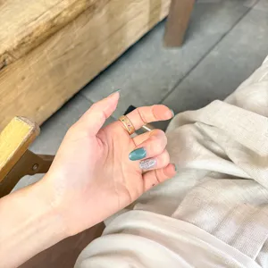 Magnifique bague en argent S925 avec zircons colorés pour un style féminin unique.