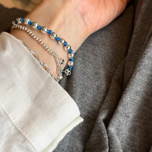 Zilverblauw kralen armband set, gelaagd handgemaakt design, stijlvolle veelzijdige sieraden.