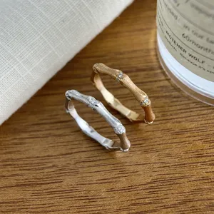 Bague anneau bambou en argent S925, design minimaliste élégant, bague ouverte brossée chic.