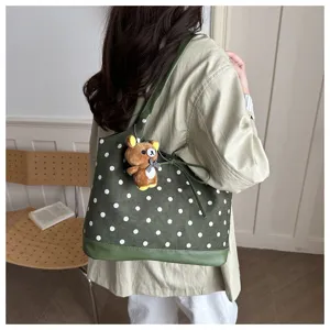 Borsa a tracolla con pois in camoscio sintetico da donna, elegante shopper grande.