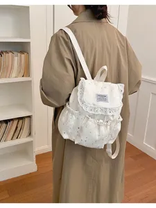Joli sac à dos blanc avec imprimé étoiles et volants en dentelle pour femmes et filles.