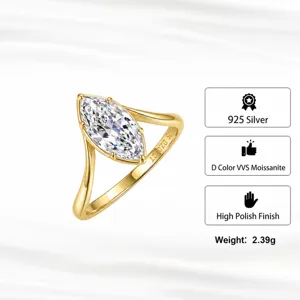 Exquisites Detail des Markisenschliff Moissanite Rings, 925er Silber mit Vergoldung.