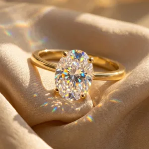 Bague exquise en argent 925 avec moissanite ovale, design minimaliste et éclat brillant.