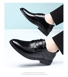 Men's leather dress shoes formal business retro lace-up pointed toe breathable hollow footwear.