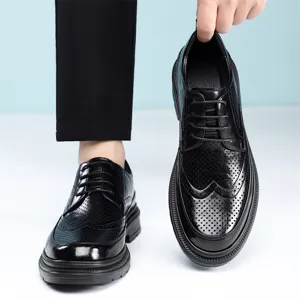Chaussures brogues en cuir noir pour hommes, chaussures habillées d'affaires d'été évidées.