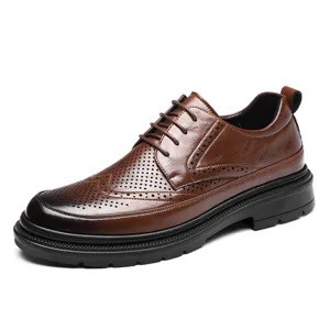 Chaussures richelieu en cuir marron pour homme style brogue perforé formel principal