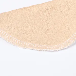Nahaufnahme Detail des waschbaren Baumwollgaze Stilleinlage mit sauberen weißen Kanten.